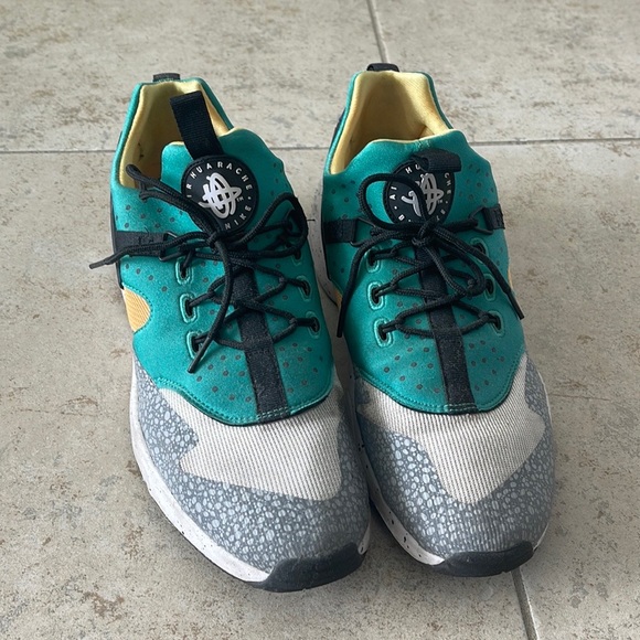 NIKE 🟢 HUARACHE 🟣 Size 11 US - Picture 1 of 5